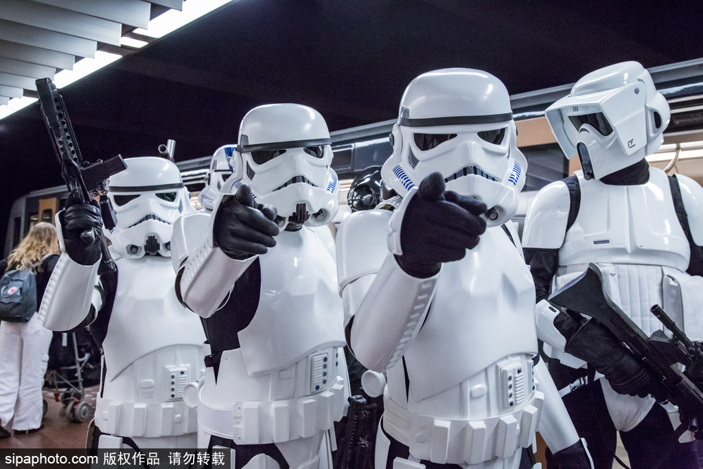 比利時動漫節：帝國士兵霸氣現身地鐵站 各種超萌角色嗨不停