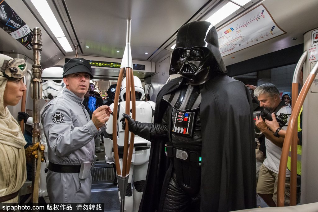 比利時動漫節：帝國士兵霸氣現身地鐵站 各種超萌角色嗨不停