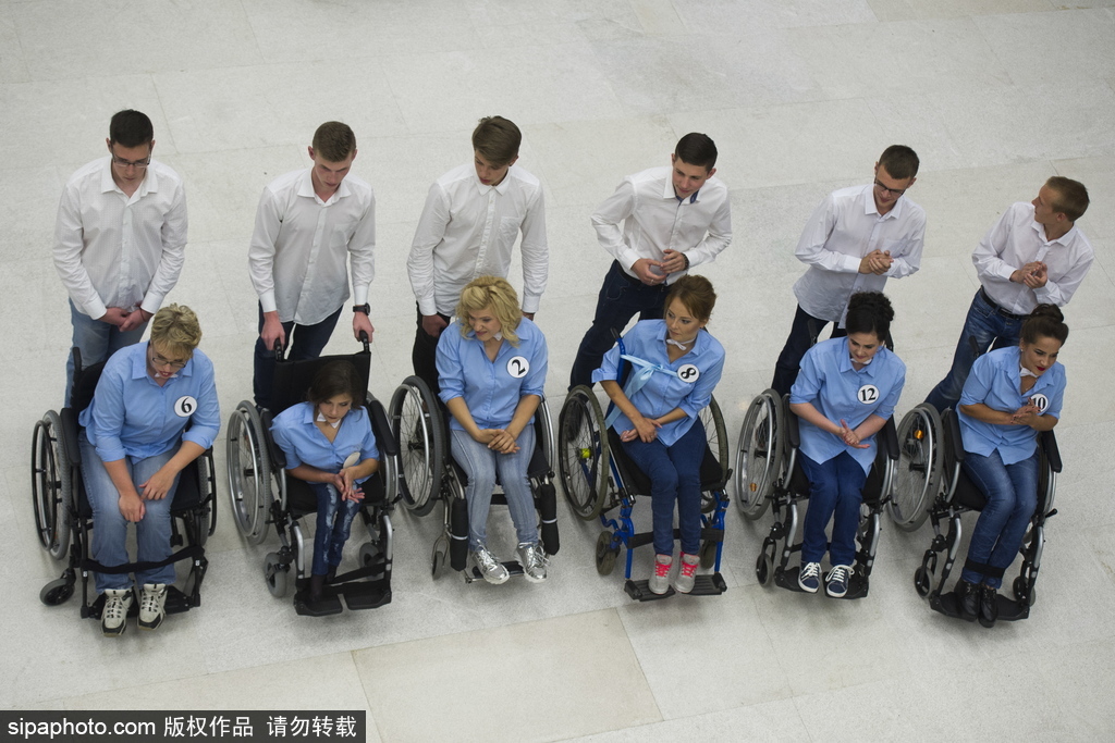 俄羅斯輪椅小姐選美大賽 身殘志堅展現別樣美麗