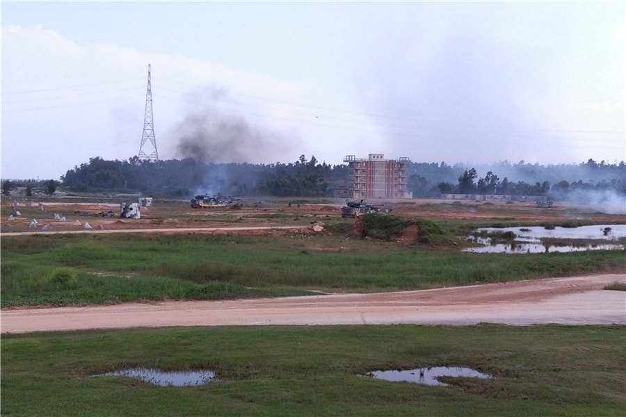 中俄海軍陸戰(zhàn)隊進行島礁攻防演練