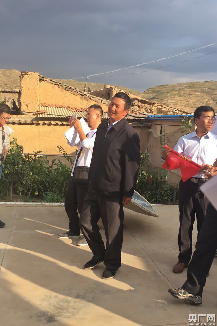 【網(wǎng)絡(luò)媒體“走轉(zhuǎn)改”】育產(chǎn)業(yè)、促脫貧:周灣村的精準(zhǔn)扶貧