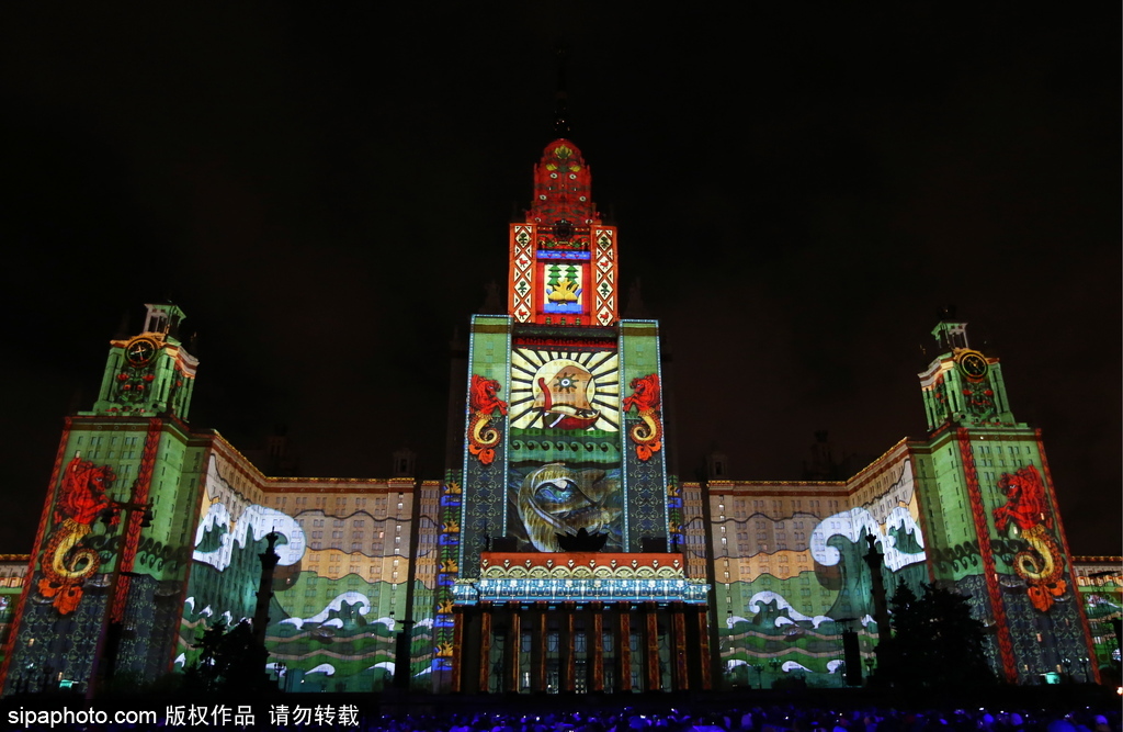 俄羅斯“光之環”國際燈光節 炫目燈光投向莫斯科各大名勝建筑