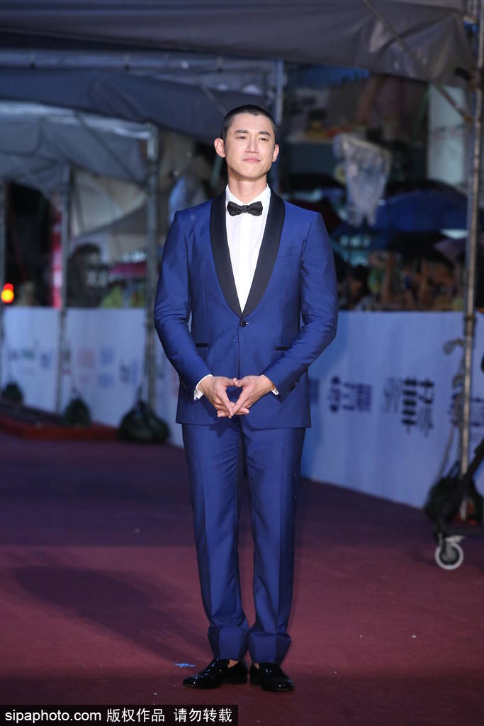 第51屆臺(tái)灣金鐘獎(jiǎng)星光大道 何潤(rùn)東許瑋寧亮相5566合體出席