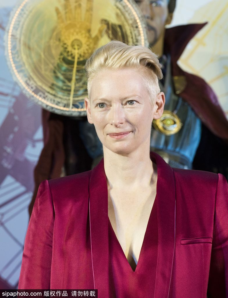 《奇異博士》香港發(fā)布會 “女王”蒂爾達·斯文頓氣場強大力壓卷福