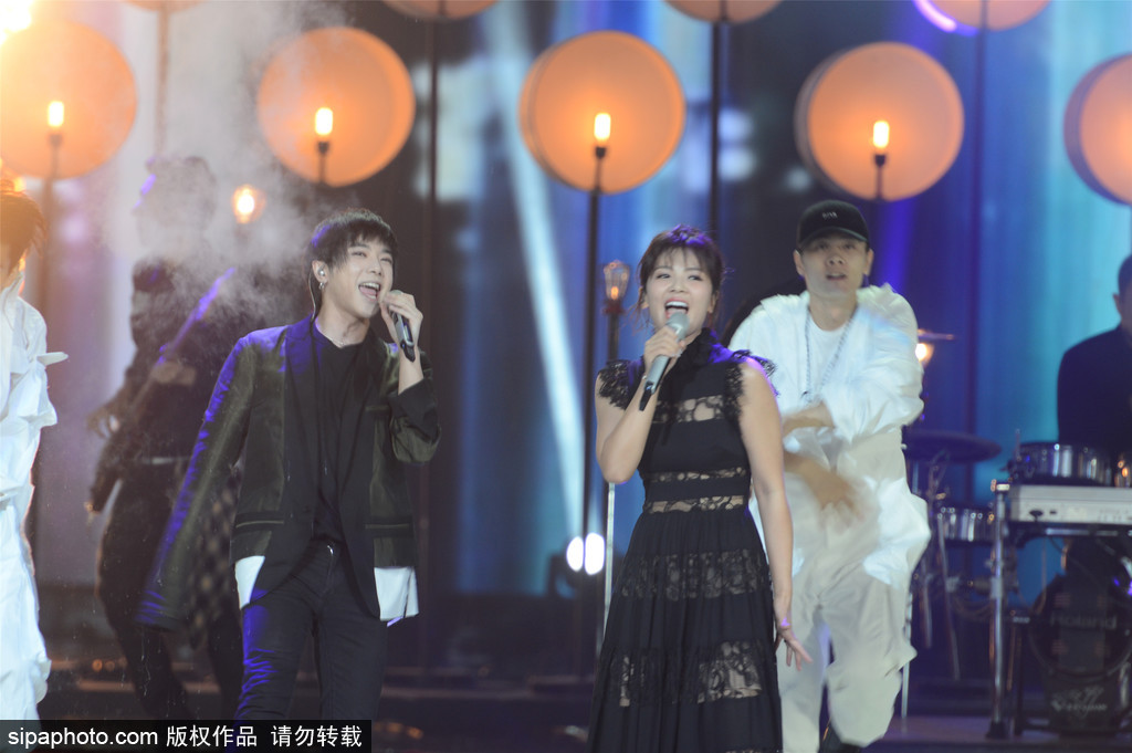 第11屆金鷹獎閉幕式：胡歌、劉濤獲人氣演員獎