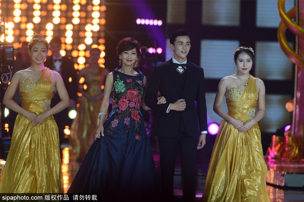 第11屆金鷹獎閉幕式：胡歌、劉濤獲人氣演員獎