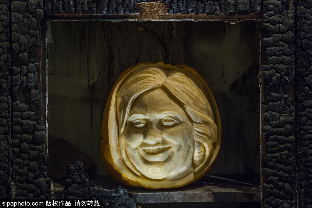 英國(guó)：萬(wàn)圣節(jié)最新流行人臉南瓜 特朗普希拉里“上鏡”