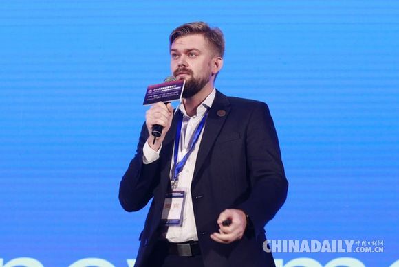 《俄羅斯報》“透視俄羅斯”編輯部國際項目部總編弗謝沃洛德•尤里耶維奇•布里亞發(fā)言