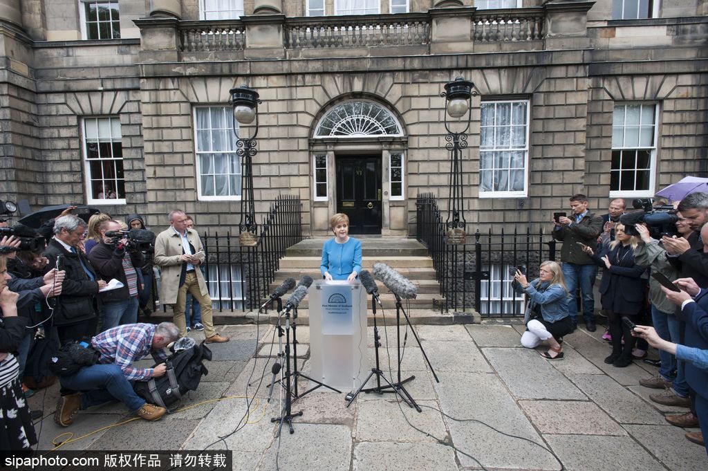 記者節(jié) 盤點鏡頭背后國外媒體人的“洪荒之力”