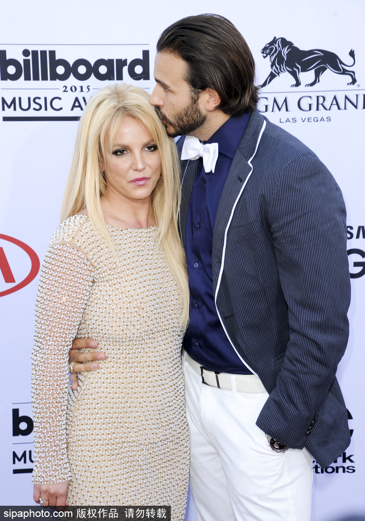 光棍節(jié)的暴擊│盤(pán)點(diǎn)明星情侶蘇炸了的甜蜜瞬間