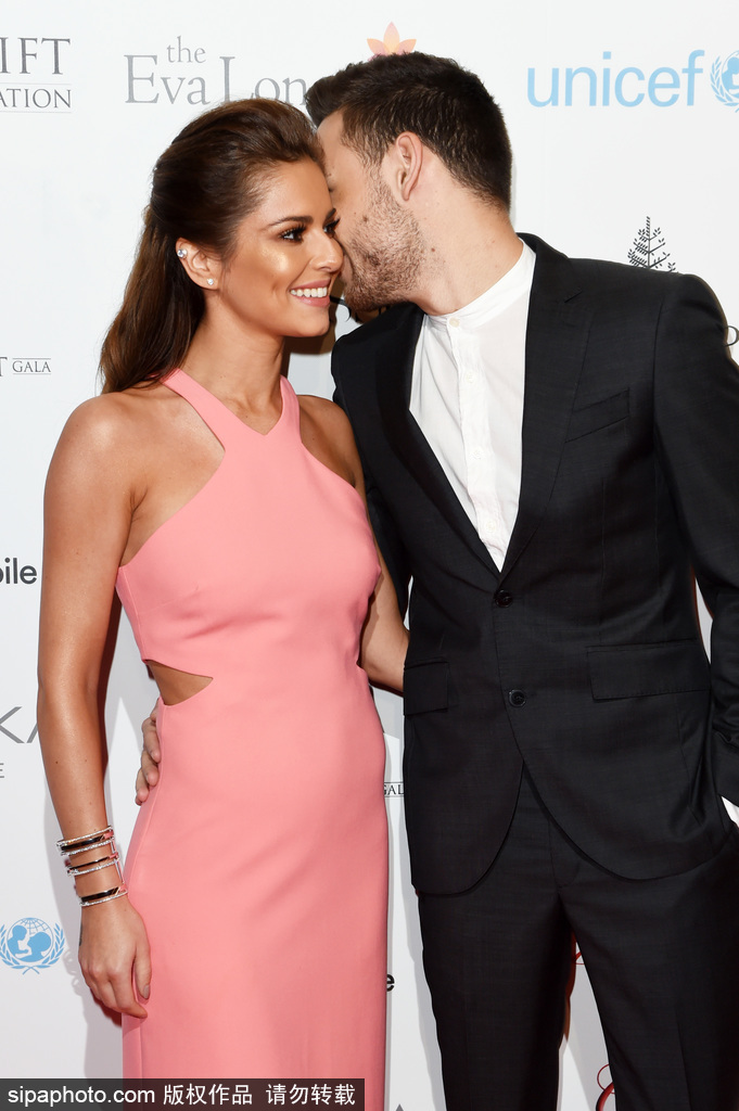 光棍節(jié)的暴擊│盤點明星情侶蘇炸了的甜蜜瞬間