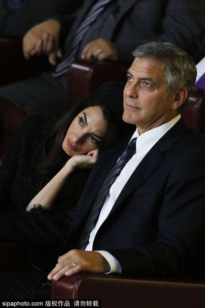 光棍節(jié)的暴擊│盤(pán)點(diǎn)明星情侶蘇炸了的甜蜜瞬間