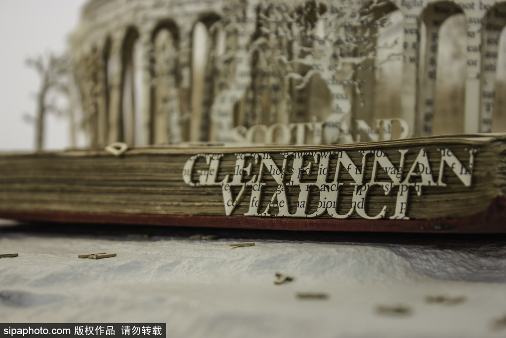 英國設(shè)計師打造立體書頁雕塑 重現(xiàn)哈利波特經(jīng)典場景