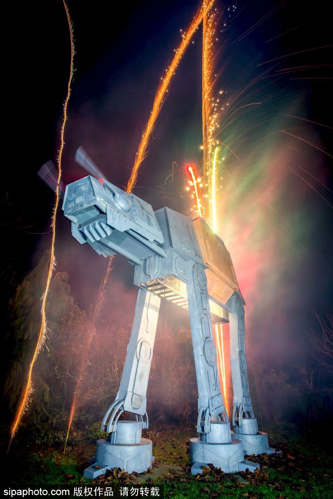 英骨灰級《星球大戰》粉絲為兒子仿造“戰車”