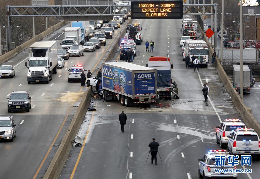 紐約發生多車相撞事故(組圖)