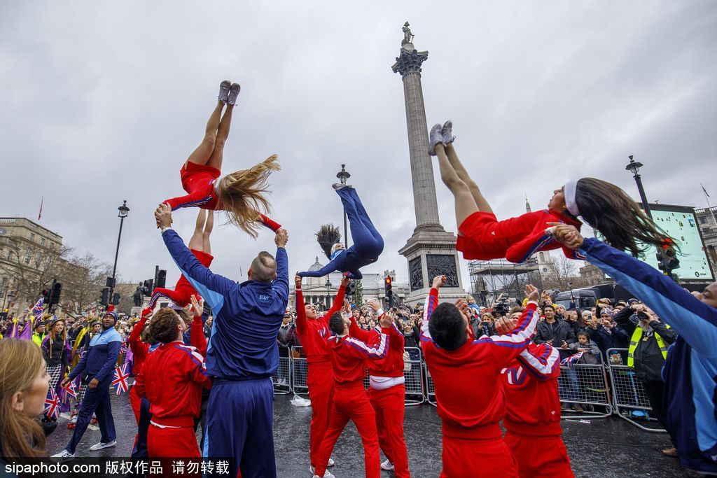 2017倫敦新年大游行盛大舉行 載歌載舞歡聲笑語迎新年