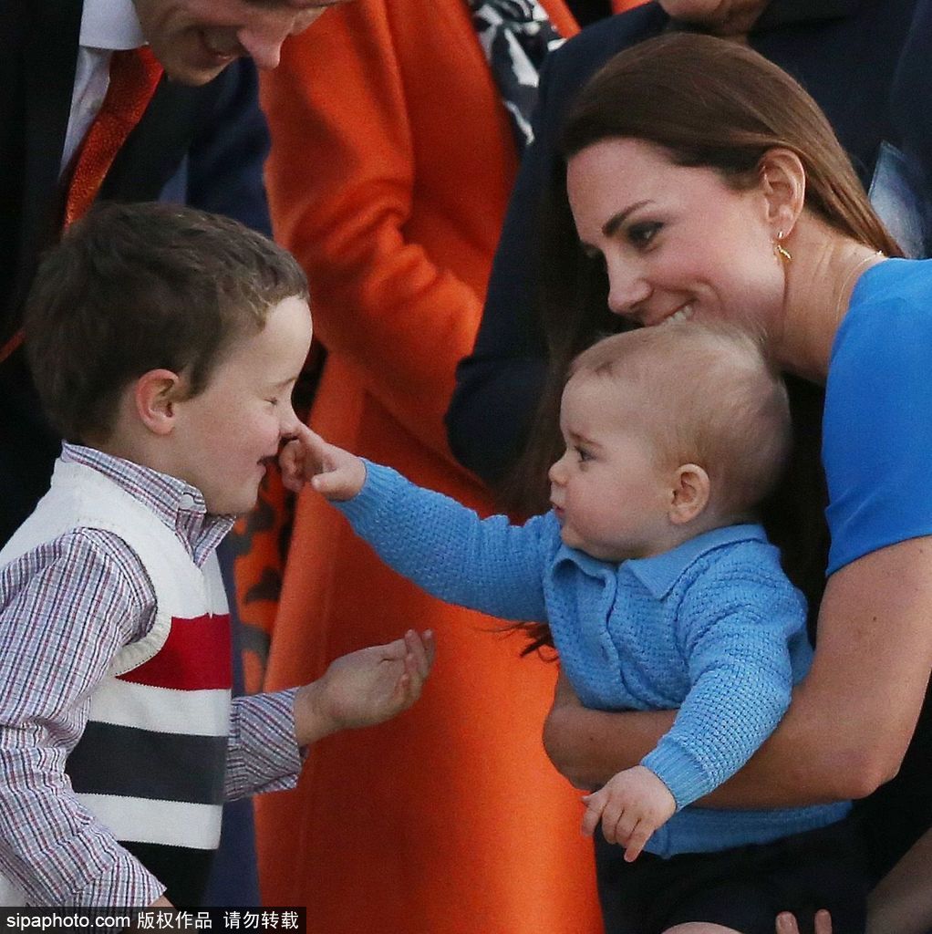 論抱娃我只服英國(guó)凱特王妃 王子公主萌態(tài)百出
