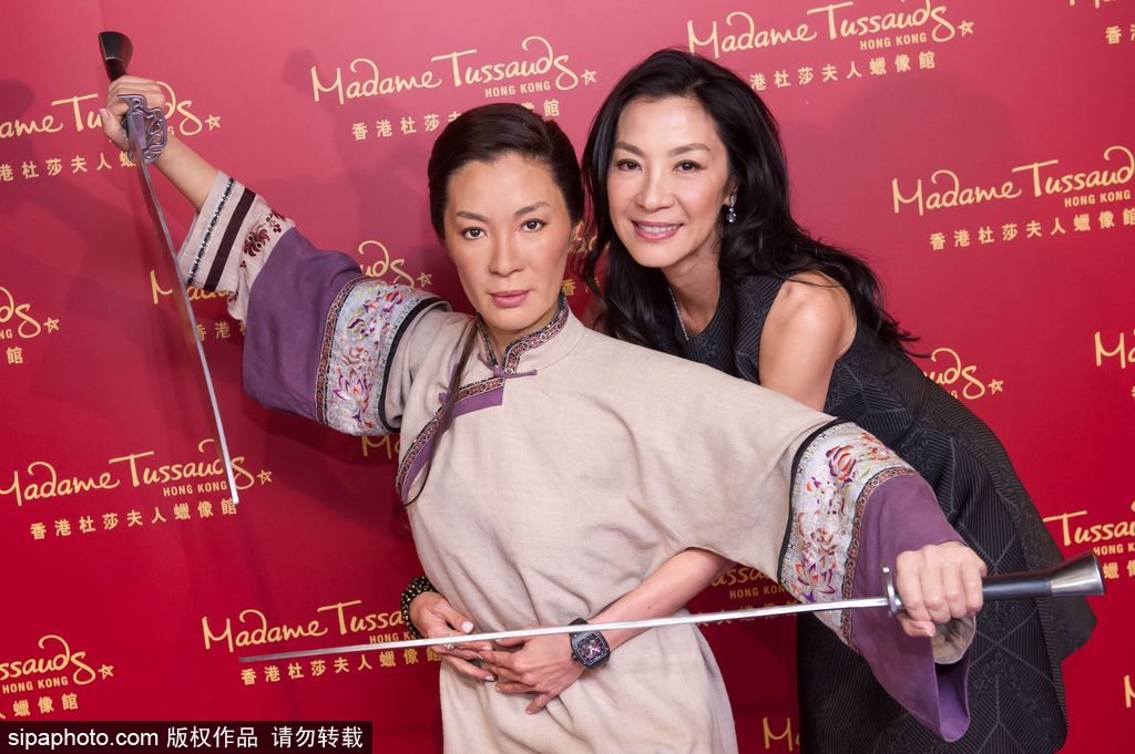 鹿晗蠟像被親掉色?盤點明星VS蠟像大對比