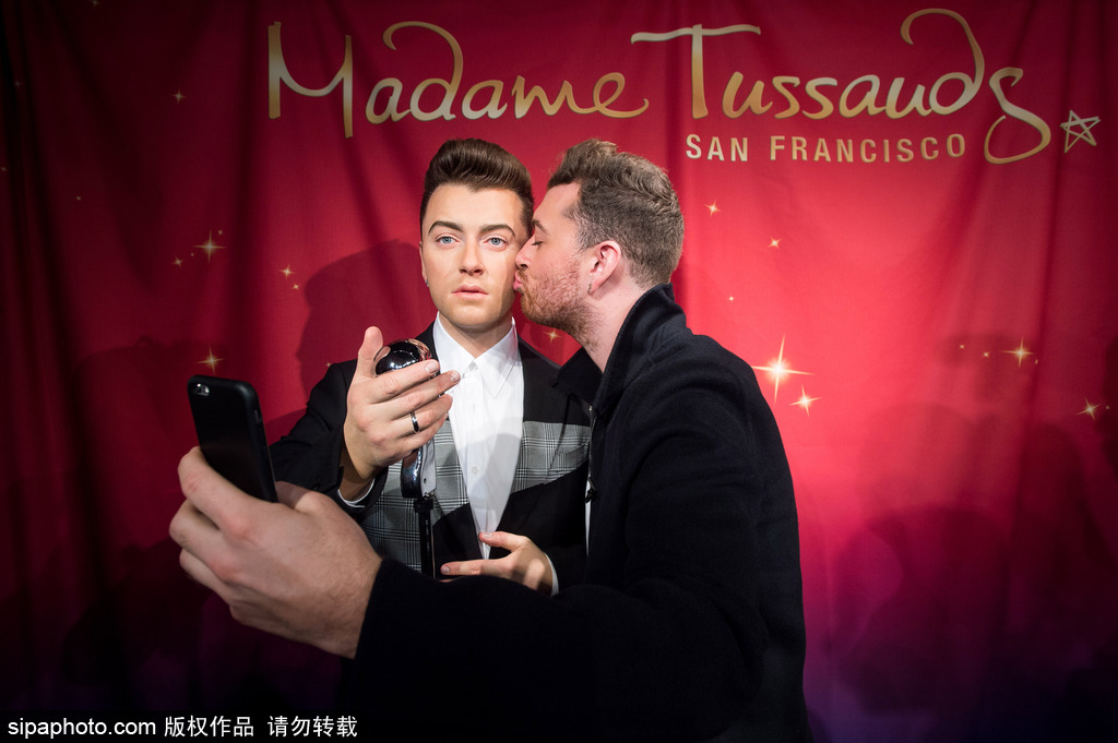 鹿晗蠟像被親掉色？盤點(diǎn)明星VS蠟像大對比