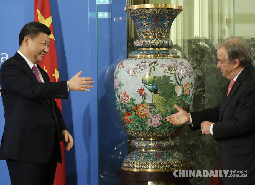 習(xí)近平出席中國向聯(lián)合國日內(nèi)瓦總部贈禮儀式