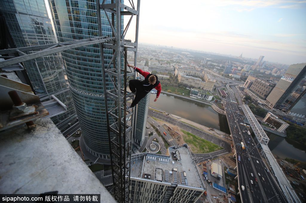 大神請收下我的膝蓋 看世界各國牛人高空炫技