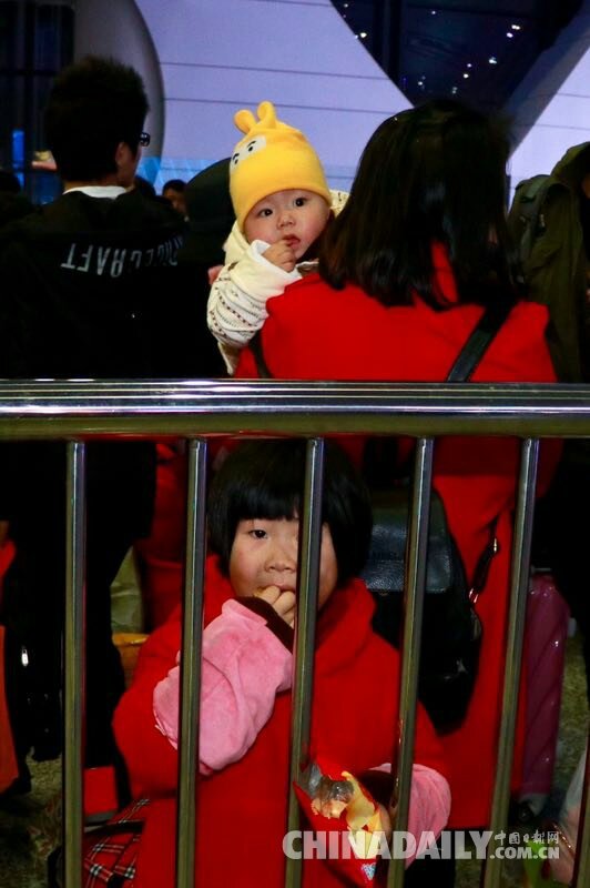 開(kāi)往家鄉(xiāng)的專列：1200多名阜陽(yáng)農(nóng)民工免費(fèi)乘專列返鄉(xiāng)