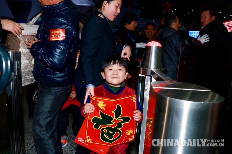 開往家鄉的專列：1200多名阜陽農民工免費乘專列返鄉