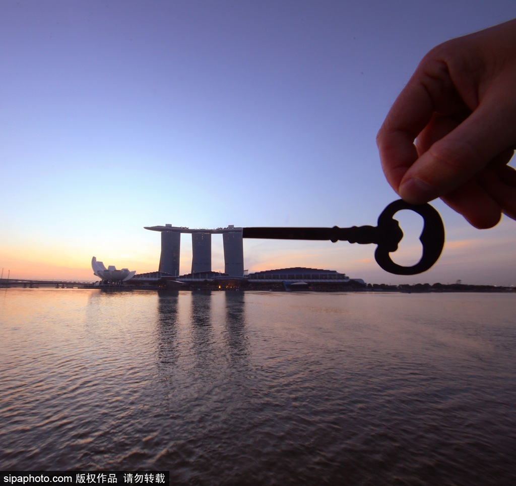 剪紙錯位藝術(shù)趣味無窮 盤點(diǎn)度假勝地巧變創(chuàng)意作品
