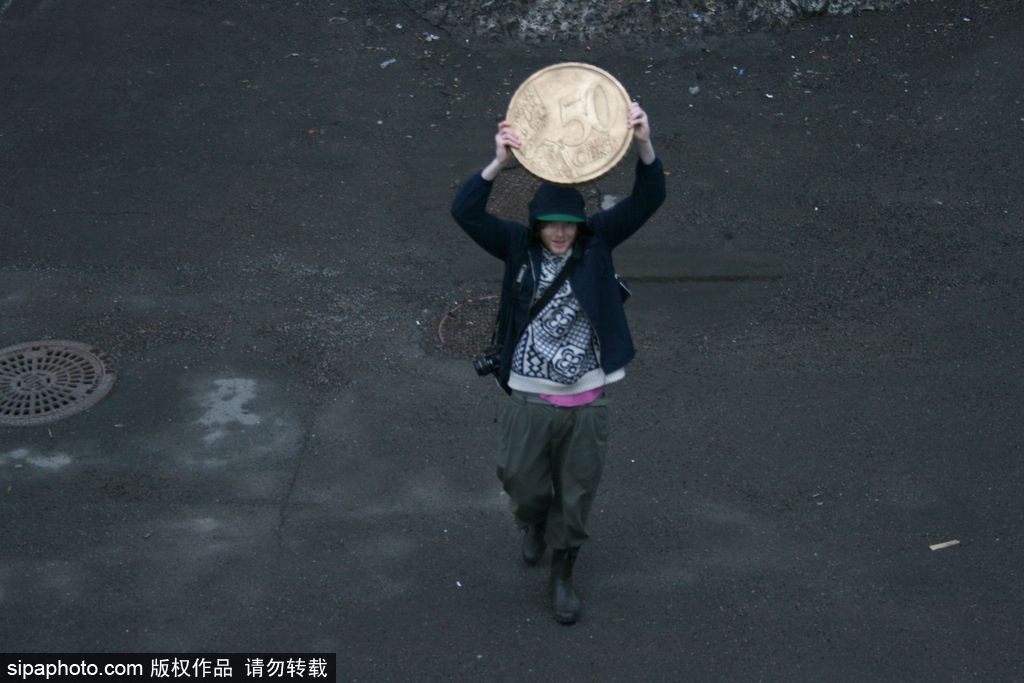 剪紙錯位藝術趣味無窮 盤點度假勝地巧變創意作品