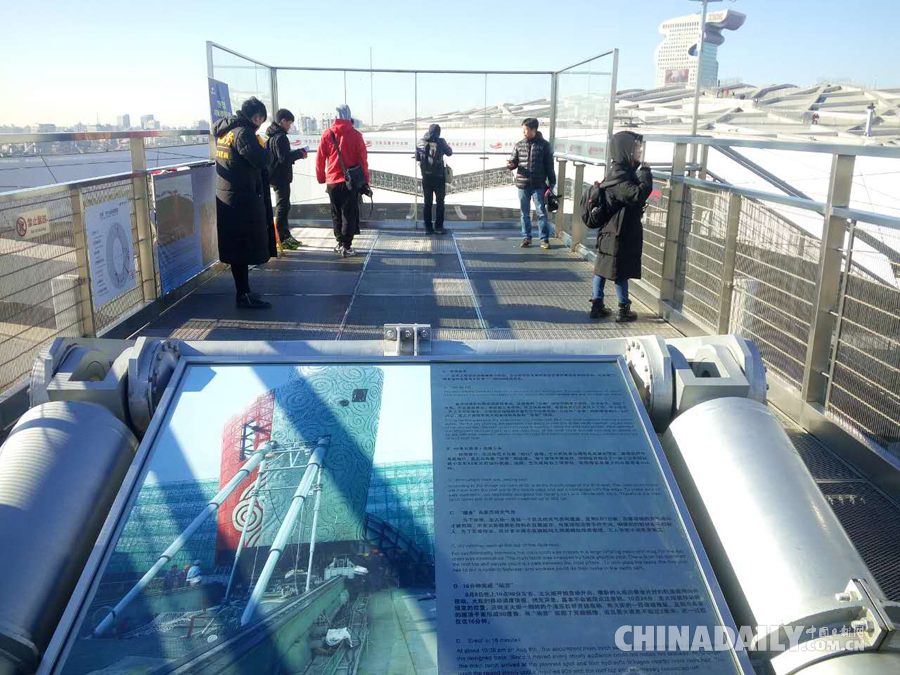 莫辜負晴空萬里 登鳥巢屋頂跑步