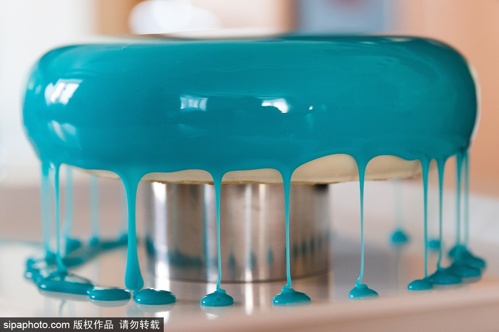 太完美！連強迫癥都被這個俄羅斯美女做的鏡面蛋糕治愈了