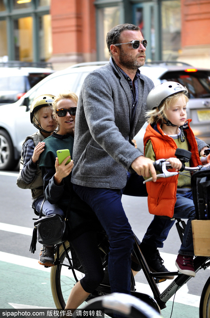 又到一年開學(xué)季 盤點(diǎn)好萊塢萌娃星二代上學(xué)路