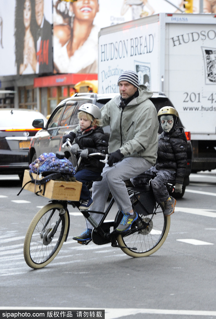 又到一年開(kāi)學(xué)季 盤(pán)點(diǎn)好萊塢萌娃星二代上學(xué)路