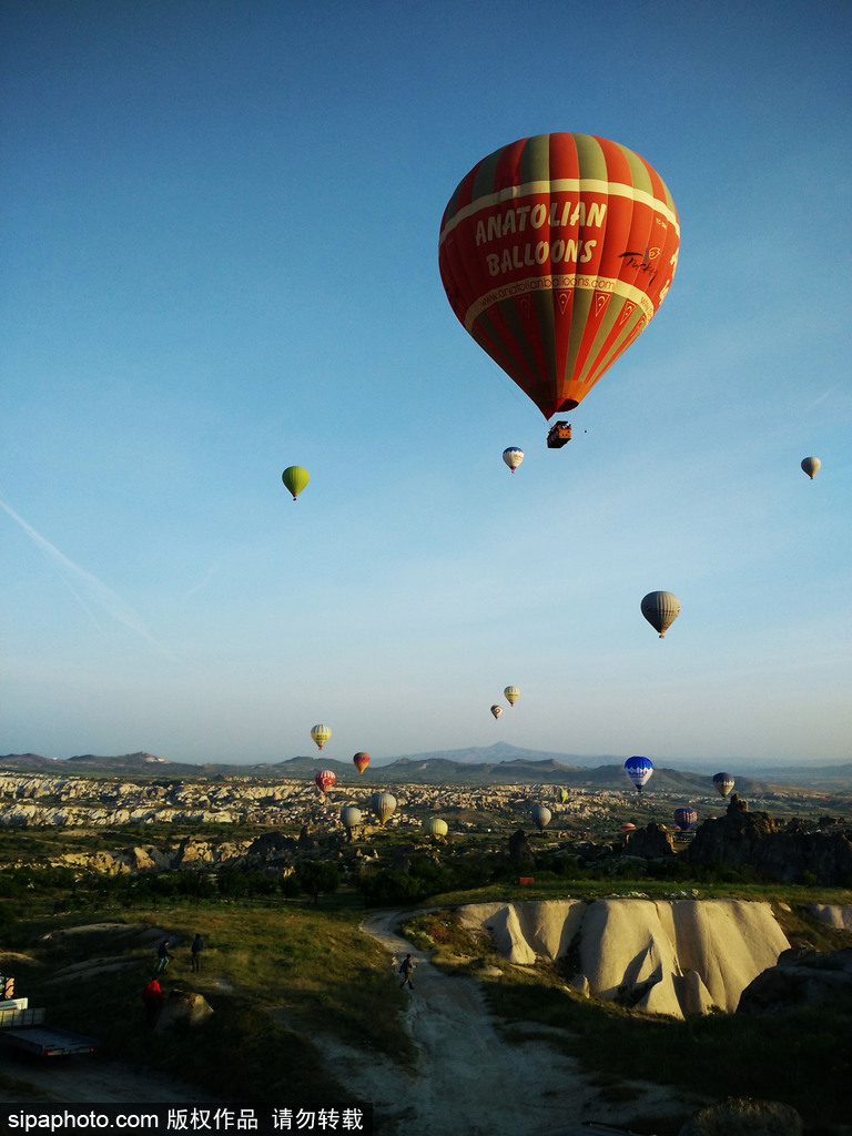 盤點土耳其之旅必去地 體驗原汁原味當?shù)赜?/></p>

<p>2016年6月2日，特洛伊古城，土耳其有世界上最優(yōu)美的清真寺，奢華的宮殿倒映在碧藍海水中，與波斯普魯斯海峽大橋一起定格進每一個游客的鏡頭。站在東西文明十字路口的土耳其，至今仍保有許多希臘、羅馬、基督教、伊斯蘭教等古代遺跡，10處世界文化遺產(chǎn)如明珠般散落在土耳其的西南沿海以及中部地區(qū)。</p>
</div>

<div width=