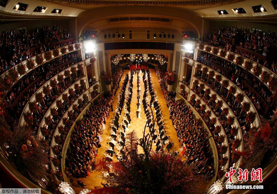 維也納歌劇院舉行年度舞會 場面盛大奢華