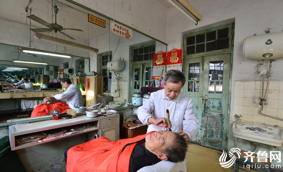 65歲老人堅守老理發店40余年（組圖）