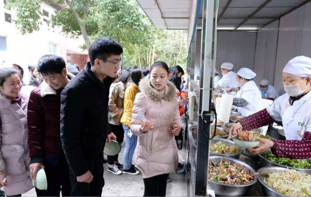 90后“學(xué)生夫妻”：在外打拼后入校求學(xué)（組圖）