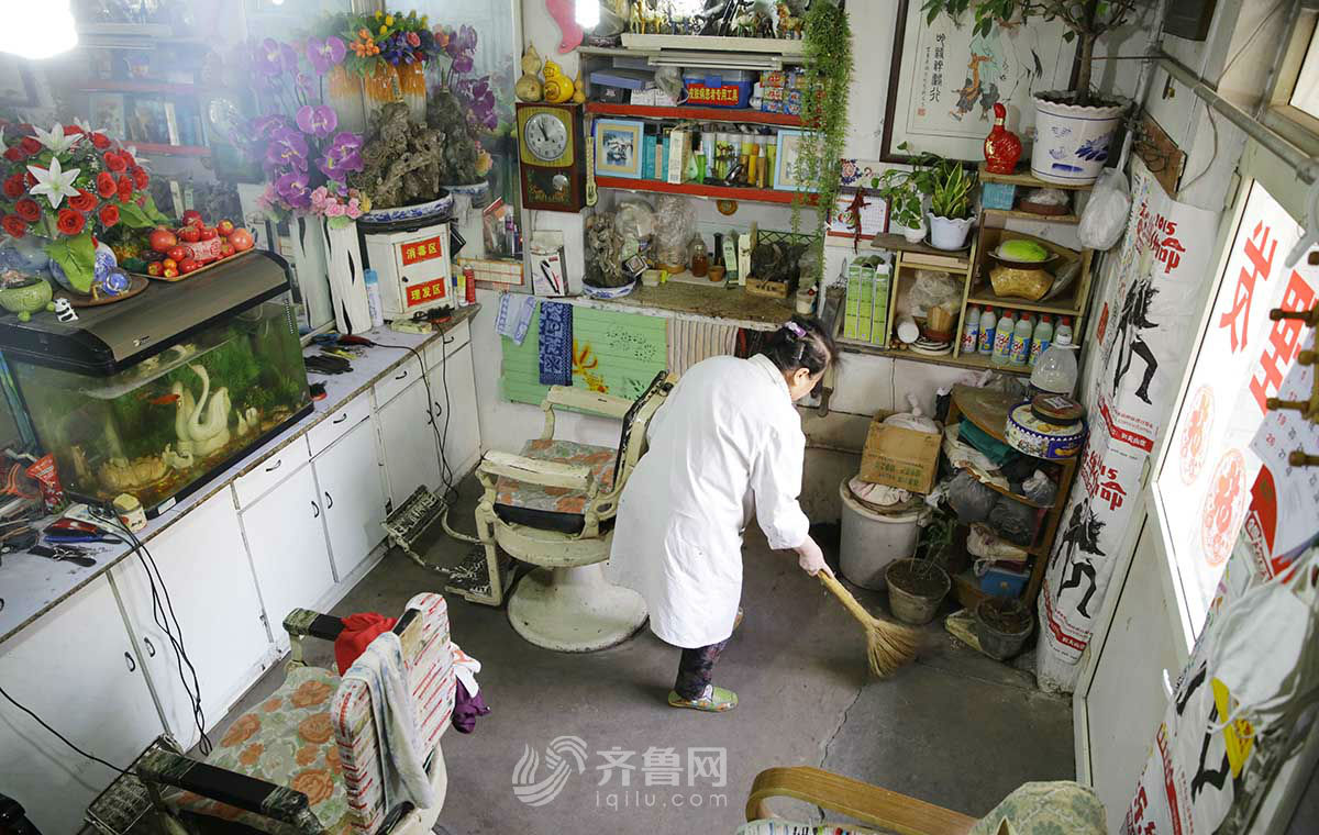 圖片故事：二月二“剃龍頭”：理發(fā)師堅(jiān)守傳統(tǒng)技藝43年[組圖]