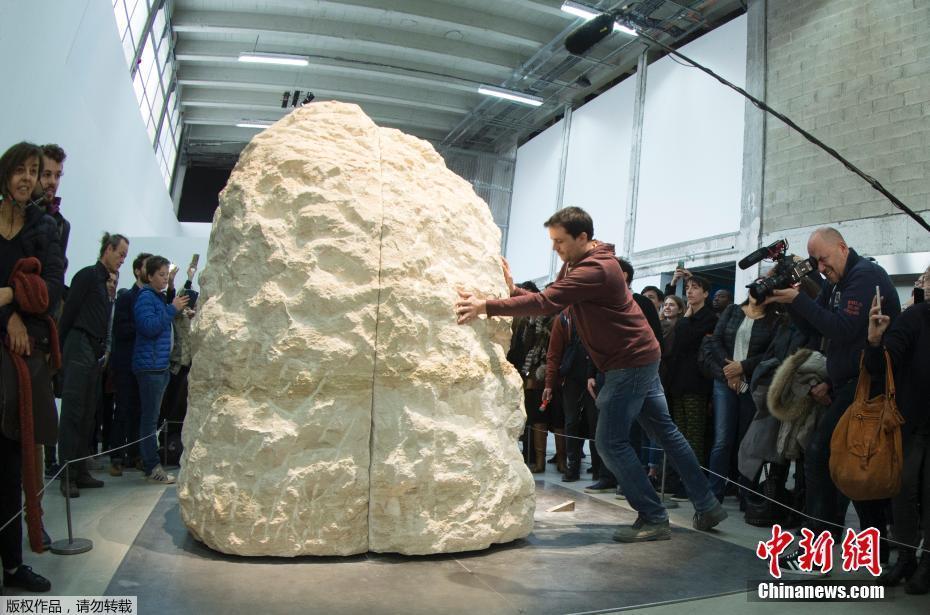 在石頭中漫游？法國行為藝術(shù)家自鎖巨石內(nèi)1周[組圖]