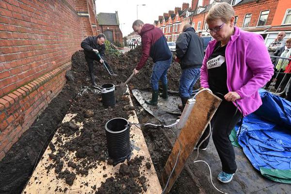 英國老人直播自己被活埋 欲為癮君子傳遞希望