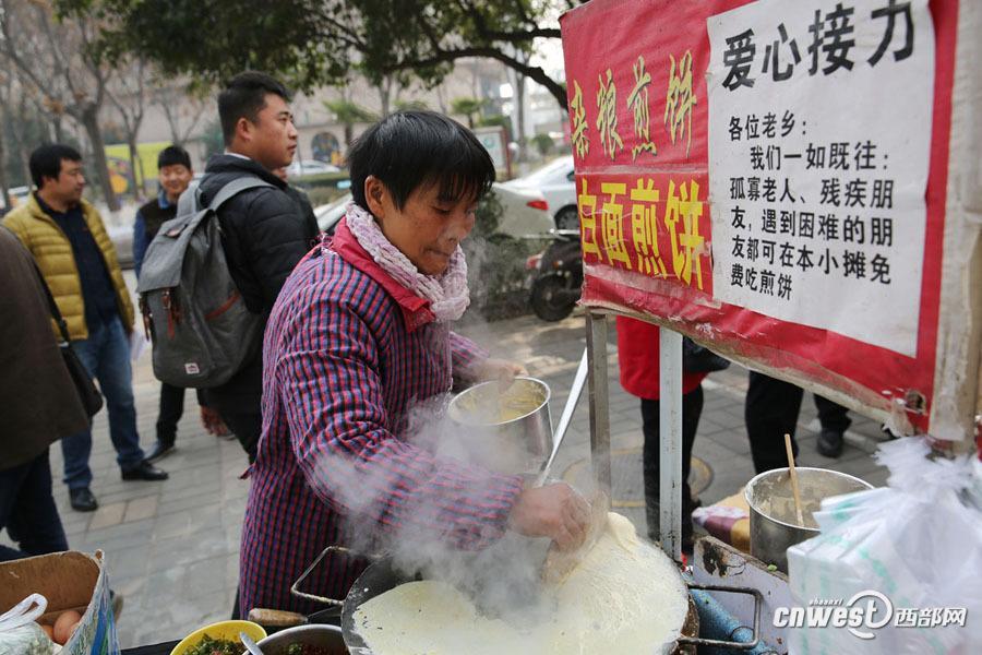 西安煎餅夫妻 9年堅持為特殊群體提供免費煎餅（組圖）