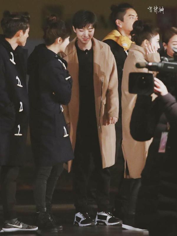 《少年團(tuán)》路透照曝光 景甜背王俊凱“姐姐力”爆棚