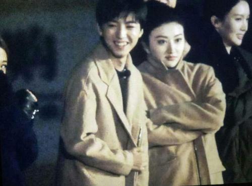 《少年團(tuán)》路透照曝光 景甜背王俊凱“姐姐力”爆棚