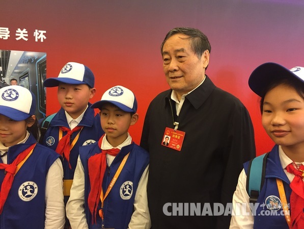 小朋友問(wèn)宗慶后：能不能做沒(méi)有添加劑的飲料？