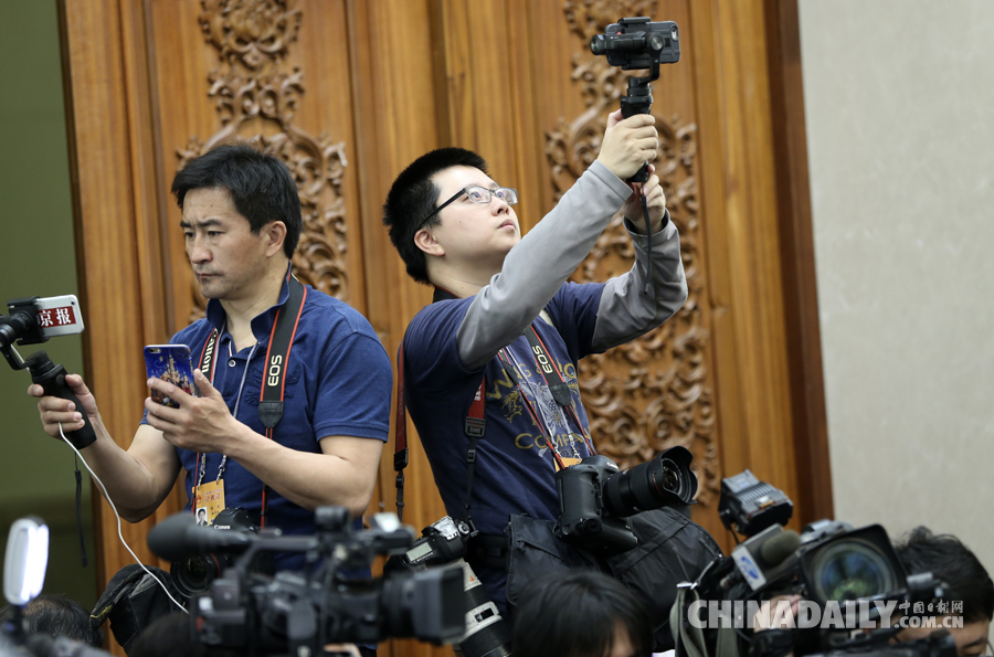 十二屆全國人大五次會議舉行新聞發布會