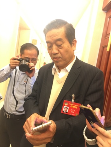 政協(xié)常委蘇士澍：讓孩子學(xué)習(xí)書(shū)法 理解中華民族的根