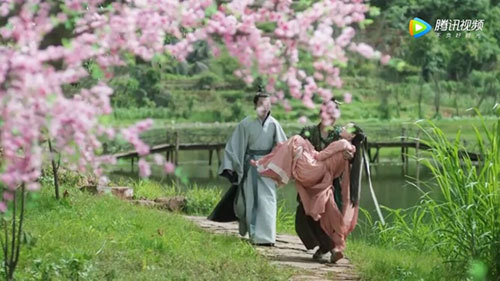 迪麗熱巴到底有多重？看完這4個(gè)男人抱她時(shí)的表情就知道！