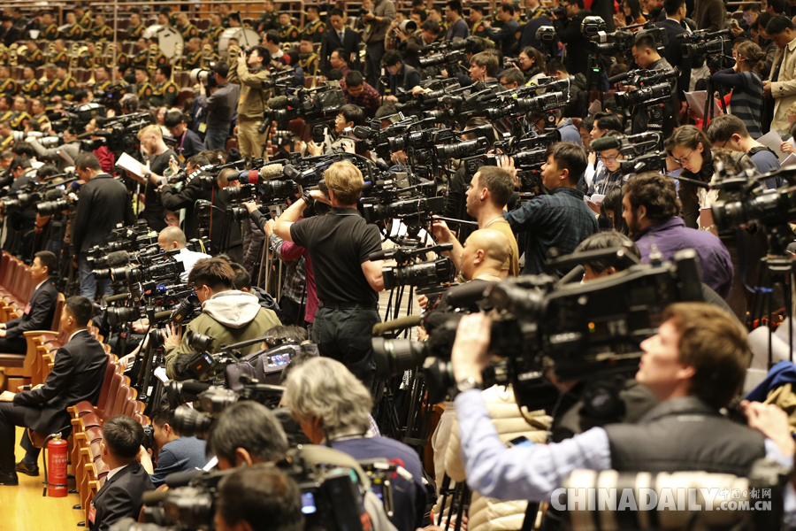 十二屆全國(guó)人大五次會(huì)議在京開幕