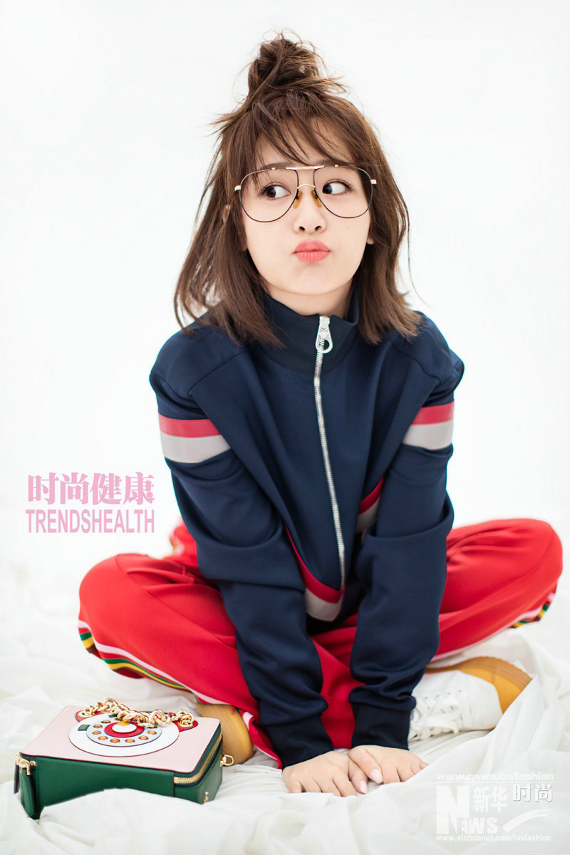 楊紫再登時尚封面 運(yùn)動搭配活力滿滿