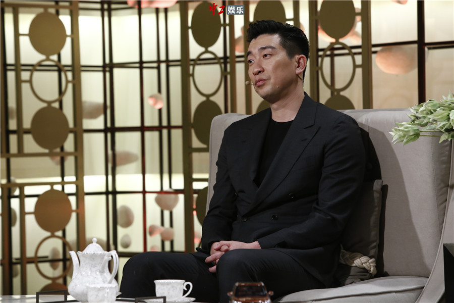 徐靜蕾王千源走進《朗讀者》 茅盾文學(xué)獎得主談與兒子的故事